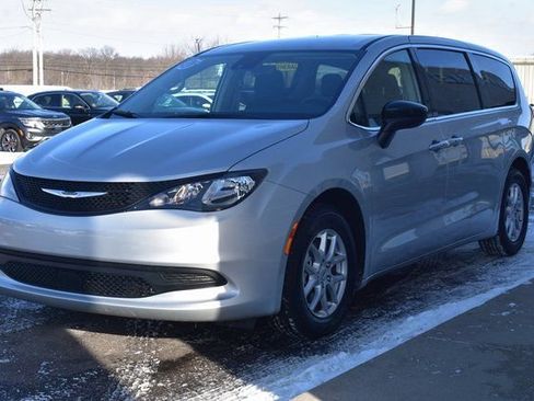 Used 2024 Chrysler Voyager LX image 12