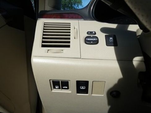 Used 2011 Toyota Avalon Limited image 22