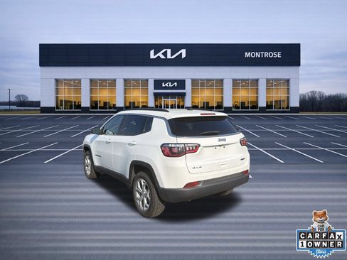 Used 2024 Jeep Compass Latitude AWD/4WD image 8
