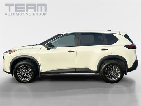 Used 2023 Nissan Rogue S image 4