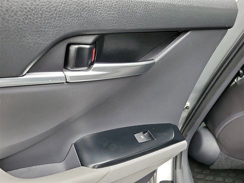 Used 2019 Toyota Camry LE image 14