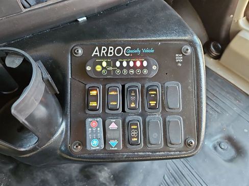 Used 2013 Chevrolet Express 4500 w/ Shuttle Bus Package image 17