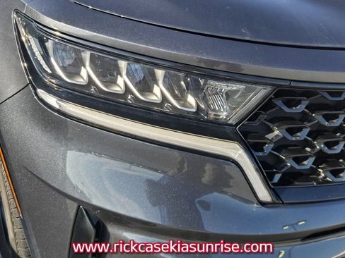 Used 2022 Kia Sorento EX w/ Panoramic Sunroof Package FWD image 9