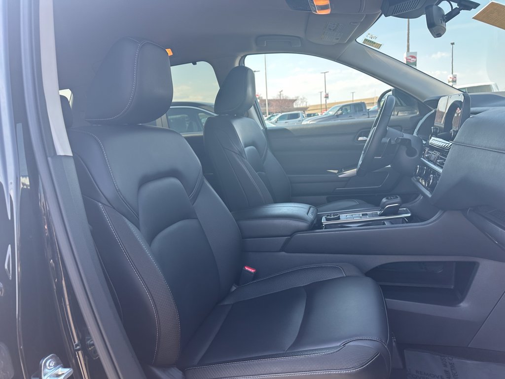 Used 2025 Nissan Pathfinder SL AWD/4WD image 19