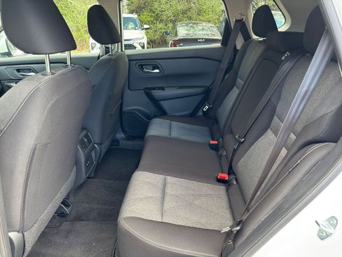 Used 2025 Nissan Rogue SV image 31