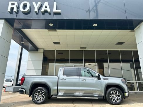Used 2026 GMC Sierra 1500 SLE AWD/4WD image 1