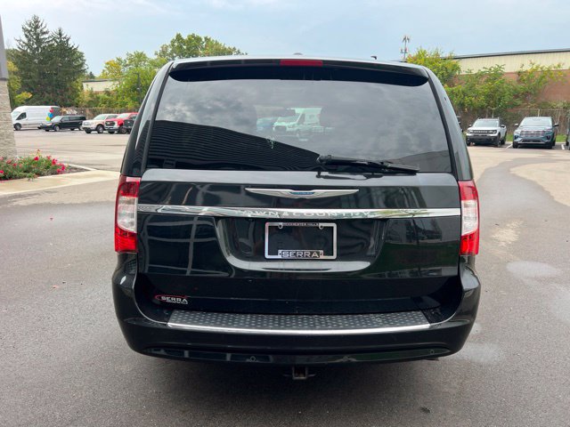 Used 2016 Chrysler Town & Country Touring-L w/ Driver Convenience Group FWD image 6