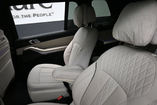 Used 2021 BMW X7 xDrive40i w/ M Sport Package AWD/4WD image 22