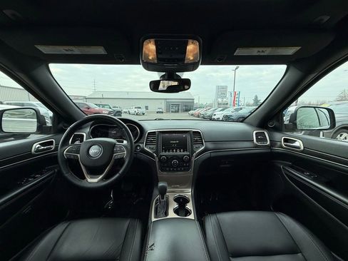 Used 2017 Jeep Grand Cherokee Limited image 18