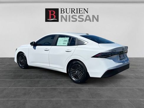 New 2026 Nissan Sentra SV w/ SV Convenience Package FWD image 3