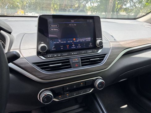 Used 2025 Nissan Altima 2.5 SV FWD image 21