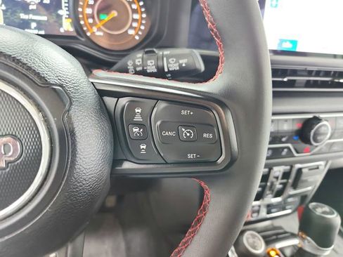 Used 2024 Jeep Wrangler Unlimited Rubicon AWD/4WD image 24