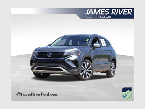 Used 2024 Volkswagen Taos SE FWD image 1