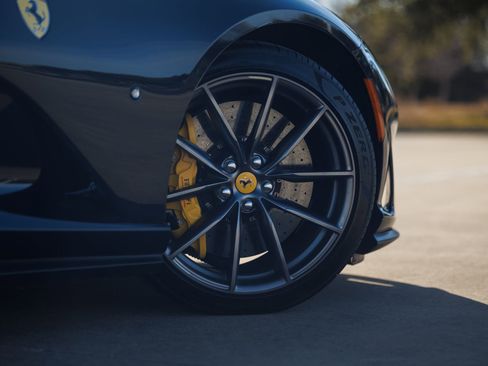 Used 2021 Ferrari 812 GTS image 33