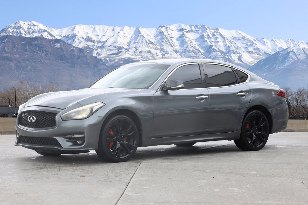 Used 2016 INFINITI Q70 3.7 w/ Sport Package AWD/4WD image 2
