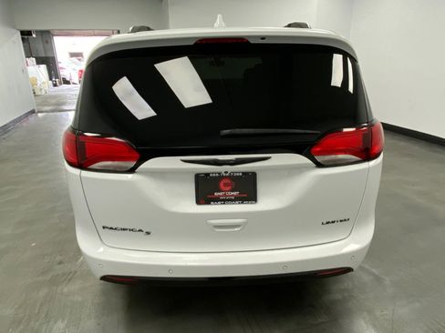 Used 2018 Chrysler Pacifica Limited w/ S Appearance Package image 5