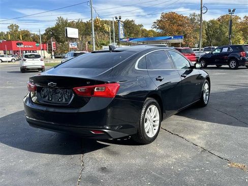 Used 2017 Chevrolet Malibu LT image 3