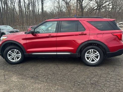 Certified 2021 Ford Explorer XLT w/ Equipment Group 202A image 6