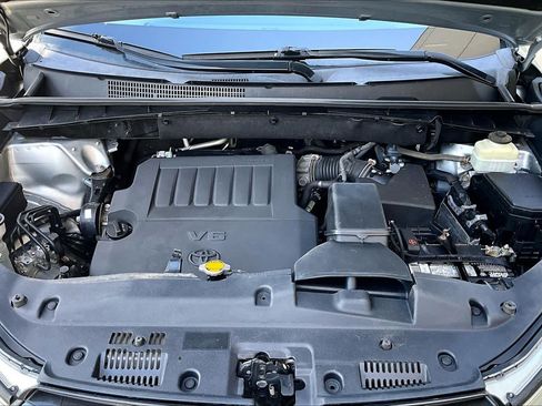 Used 2015 Toyota Highlander XLE AWD/4WD image 30