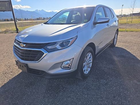 Used 2021 Chevrolet Equinox LT w/ Driver Convenience Package image 3