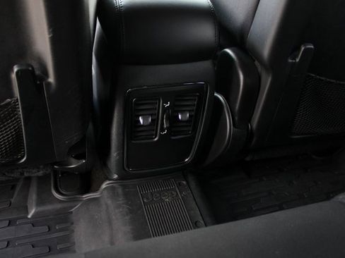 Used 2018 Jeep Grand Cherokee Laredo image 30