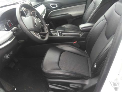Used 2024 Jeep Compass Latitude AWD/4WD image 6