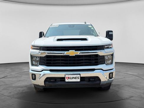 Used 2025 Chevrolet Silverado 2500 LT w/ Convenience Package AWD/4WD image 4