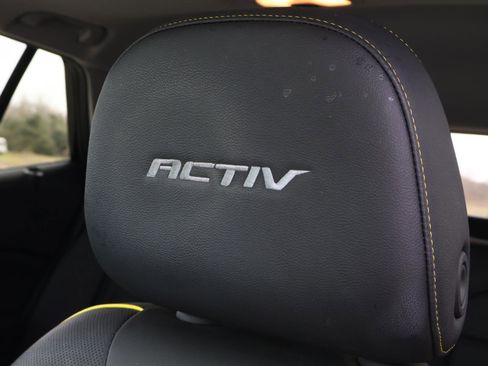 Used 2025 Chevrolet Trax ACTIV w/ Sunroof Package image 15