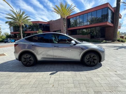 Used 2024 Tesla Model Y Long Range AWD/4WD image 5