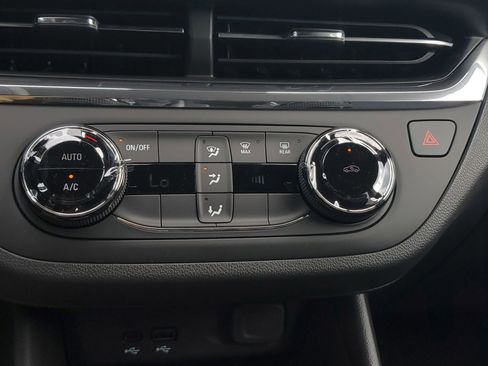 New 2025 Buick Envista Preferred image 26