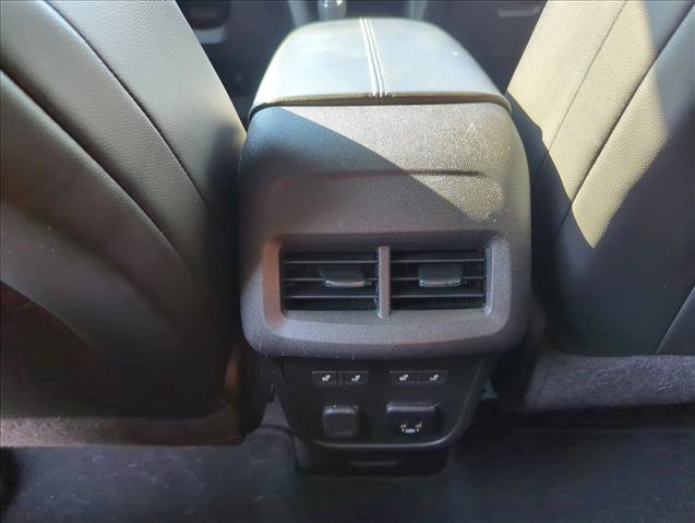 Used 2018 Chevrolet Equinox Premier FWD image 23
