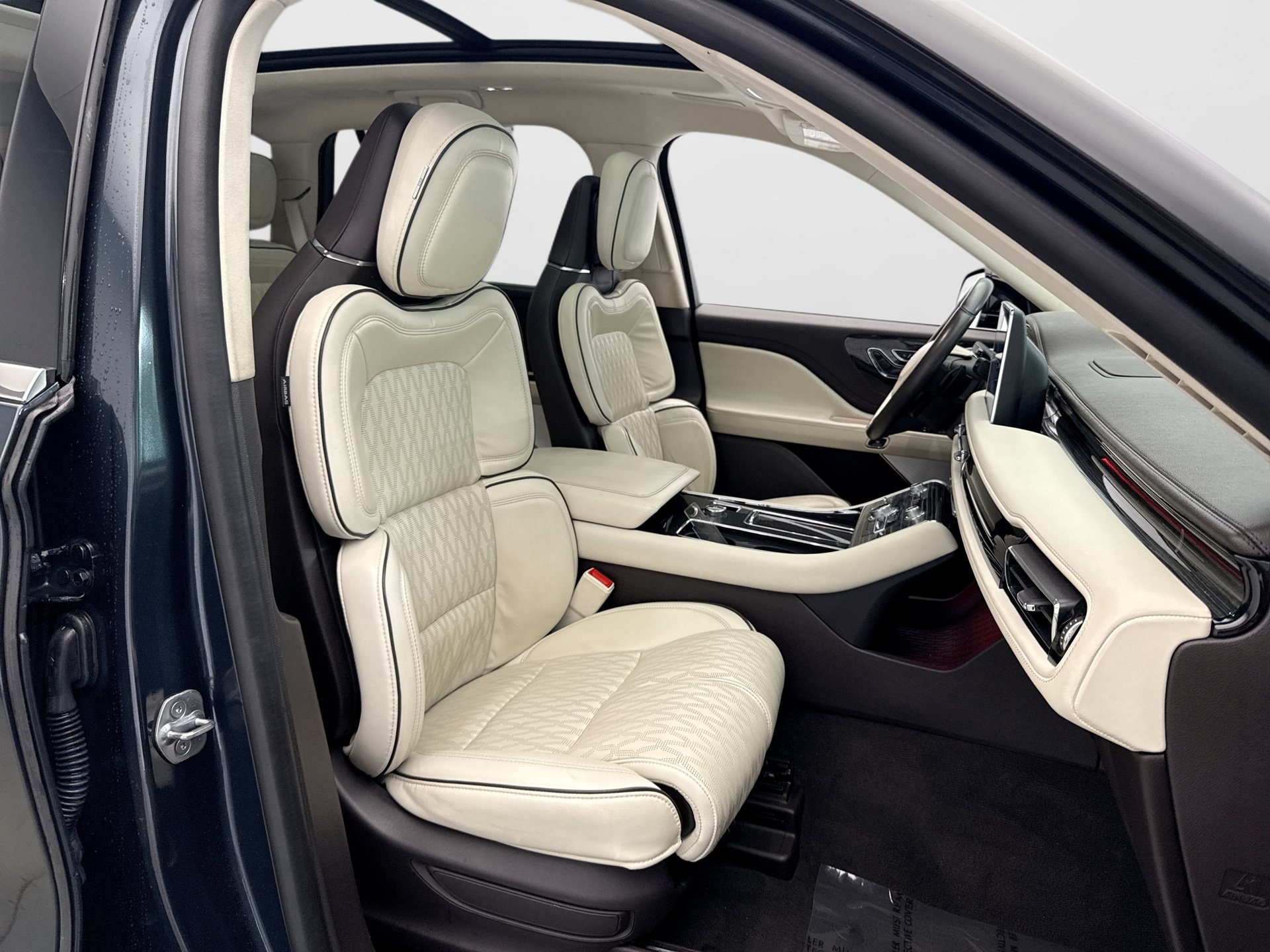 Used 2023 Lincoln Aviator Black Label AWD/4WD image 17