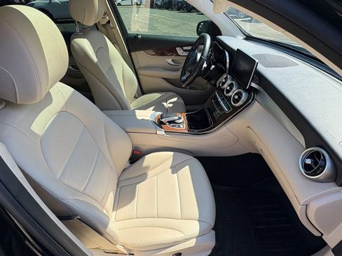 Used 2018 Mercedes-Benz GLC 300 4MATIC image 32