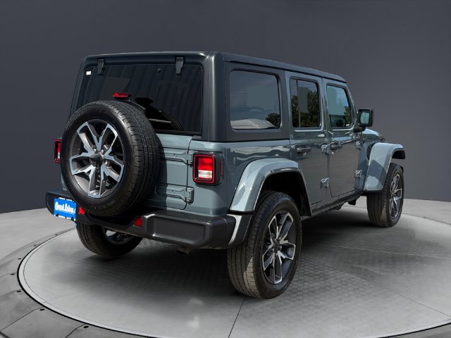 Used 2024 Jeep Wrangler Unlimited AWD/4WD image 5