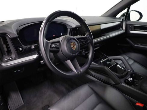 Certified 2024 Porsche Cayenne AWD/4WD image 4