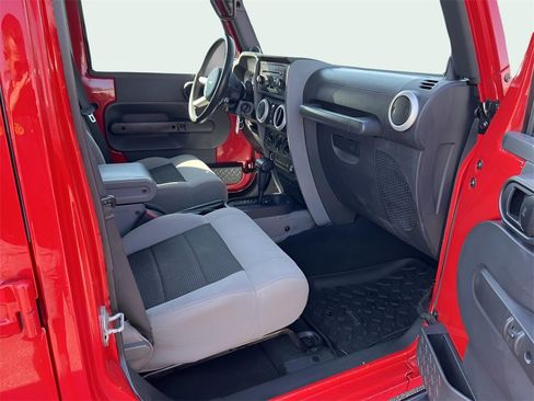 Used 2010 Jeep Wrangler Unlimited Sahara w/ Dual Top Group image 19