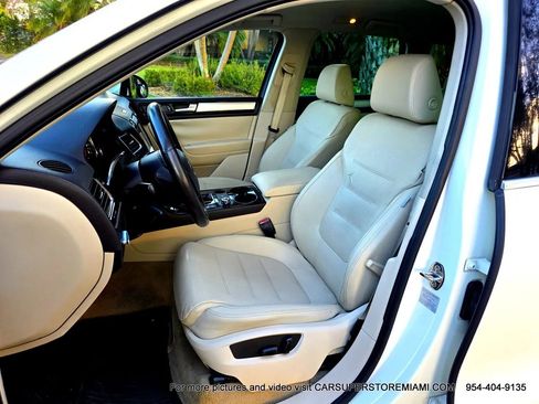 Used 2011 Volkswagen Touareg Sport image 31