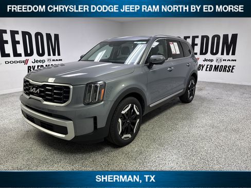 Used 2025 Kia Telluride S FWD image 1