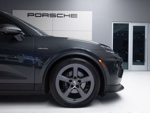 Certified 2026 Porsche Macan 4 Electric AWD/4WD image 11