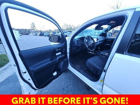 Certified 2018 Toyota Tacoma TRD Off-Road w/ Technology Package image 16