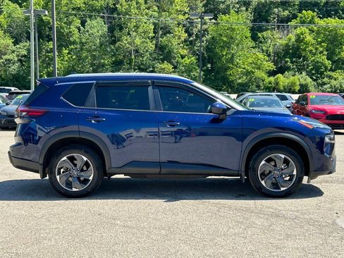 Used 2024 Nissan Rogue SV w/ SV Premium Package AWD/4WD image 3