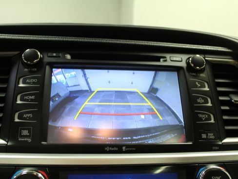 Used 2014 Toyota Highlander Limited Platinum image 16
