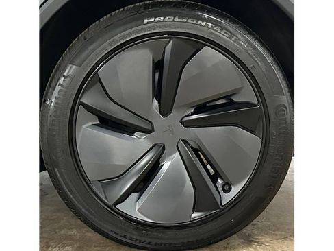 Used 2026 Tesla Model Y Long Range RWD image 12