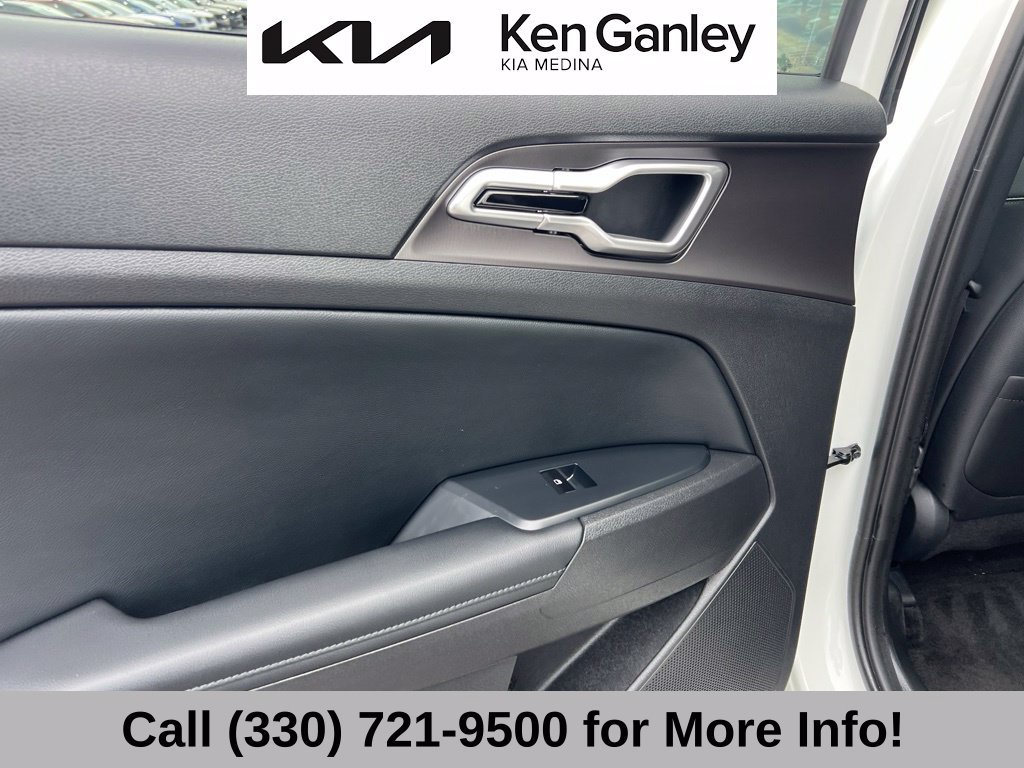Certified 2026 Kia Sportage EX w/ EX Panoramic Sunroof Package AWD/4WD image 45