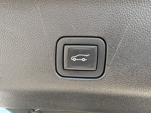 Used 2022 GMC Yukon Denali w/ Denali Premium Package image 36