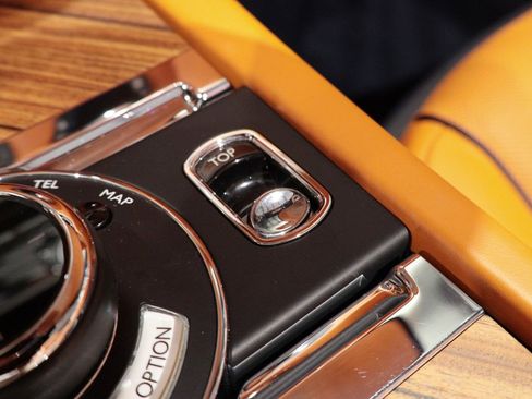 Used 2017 Rolls-Royce Dawn image 9