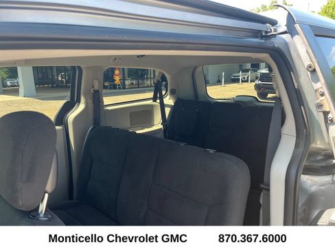 Used 2017 Dodge Grand Caravan SE w/ UConnect Hands-Free Group FWD image 21