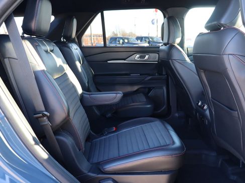 Used 2025 Ford Explorer ST-Line image 13