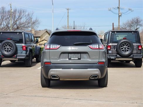 Used 2022 Jeep Cherokee Limited image 6