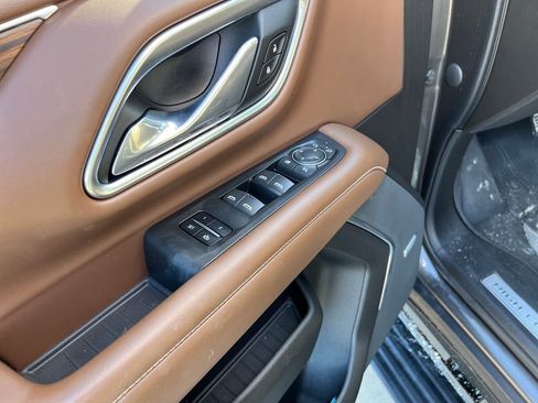 Used 2021 Chevrolet Tahoe High Country w/ Premium Package image 12